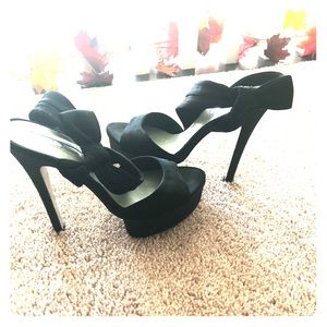 SATIN straps with a sparkle platform 😍